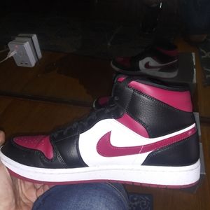 Used Jordans 6 and 1 , Mens shirt S , M , L , 2xl